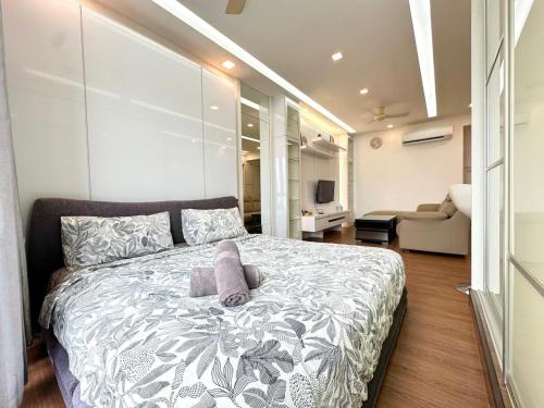 Krevet ili kreveti u jedinici u okviru objekta SilkSky Homesuit -3 Pax, Near The Mines, Free Car Park, 200mbps WIFI, Netflix