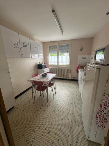 Η κουζίνα ή μικρή κουζίνα στο Vintage house Chez la Marcelle