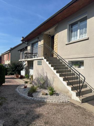 Το κτήριο όπου στεγάζεται  η παραθεριστική κατοικία