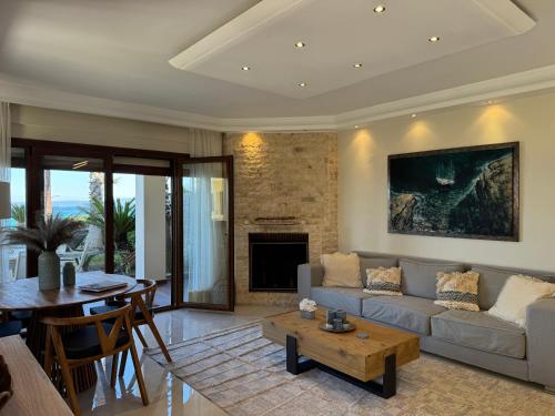 Exceptional beachfront villa Blue Pearl