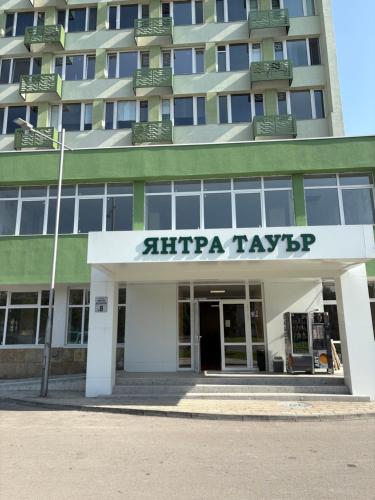Το κτήριο όπου στεγάζεται  το διαμέρισμα
