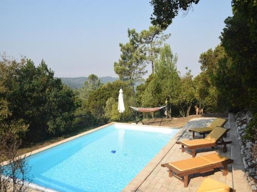 Bazén v ubytování Family Villa with Pool and barbecue nebo v jeho okolí