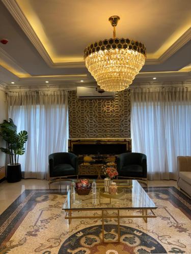 Gallery image of Luxury Villa with Swimming Pool and Private Cinema in Lahore
