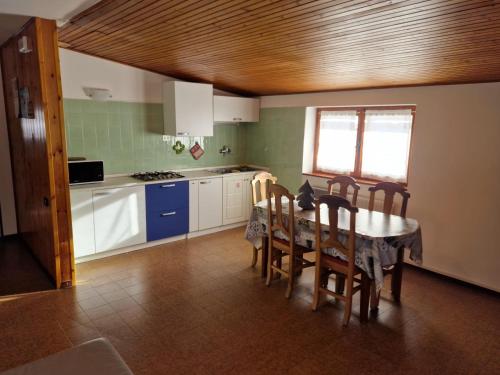 Kuchyň nebo kuchyňský kout v ubytování Chalet Nontiscordardime