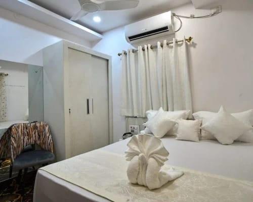 Postel nebo postele na pokoji v ubytování Hotel rr grand 2