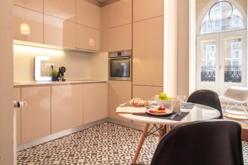 Cardosas Bright Studio by LovelyStay