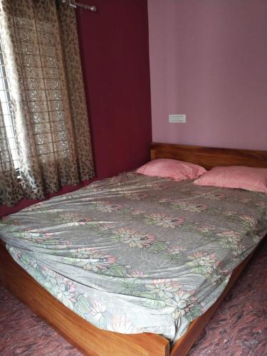Ένα ή περισσότερα κρεβάτια σε δωμάτιο στο Athithi Home Stay