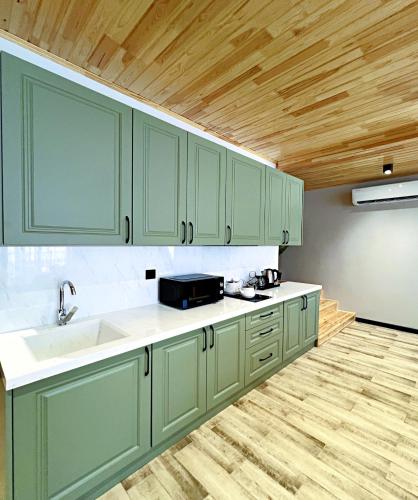 Dapur atau dapur kecil di SOLAR Hotel and Restaurant