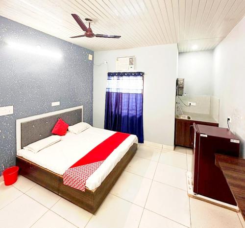 En eller flere senge i et værelse på SUN VIEW Homestay