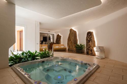 a hot tub in the middle of a living room at Villa Smeralda Punta Lada Porto Rotondo in Porto Rotondo