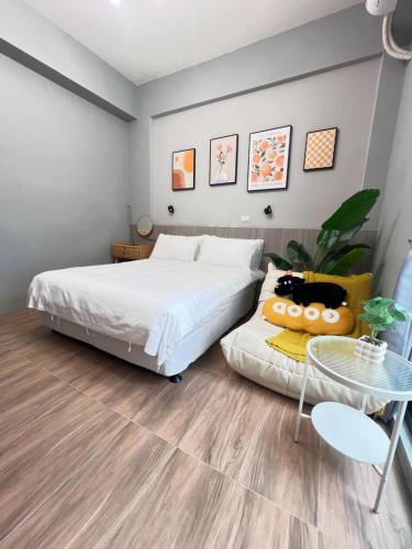 Una cama o camas en una habitación de Manman Homestay
