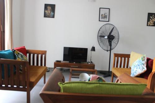 Μια τηλεόραση ή/και κέντρο ψυχαγωγίας στο Hillcrest Holiday Home -Kandy