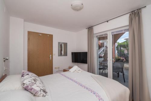 Apartments Jak