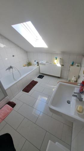 a bathroom with a sink and a bath tub at Familie Pöllet Stammham nähe Ingolstadt in Stammham