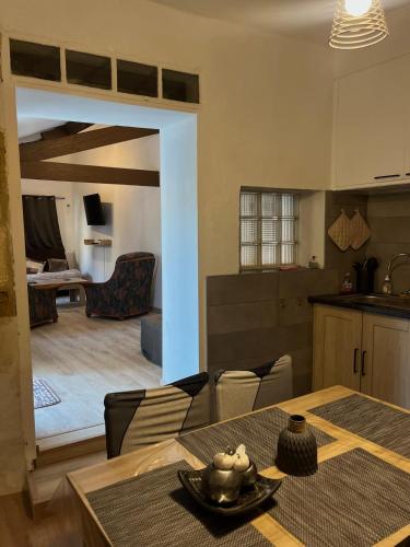 Η κουζίνα ή μικρή κουζίνα στο Villa Camarya entre plage et camargue