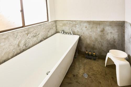 Ένα μπάνιο στο villa Like hiroshima 愛犬と泊まれる一棟貸し