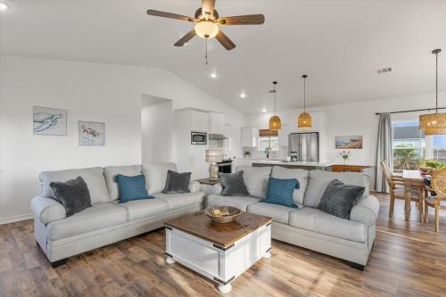 Posezení v ubytování The White Heron home