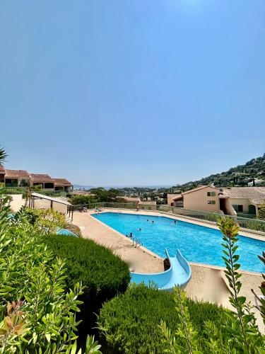 Joli Mazet, piscine, vue mer