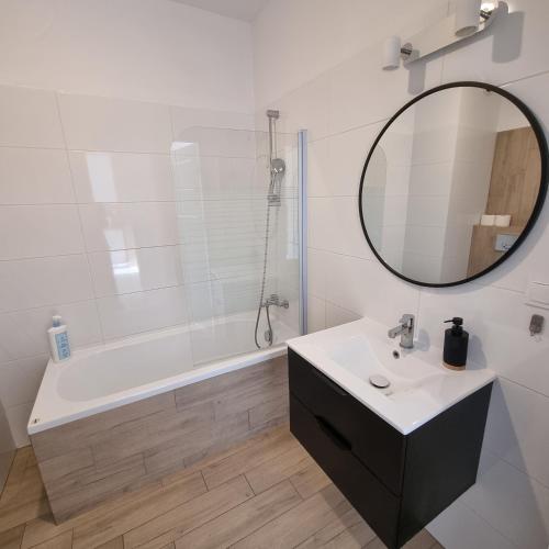 Ένα μπάνιο στο Apartament Skarbowa Solis