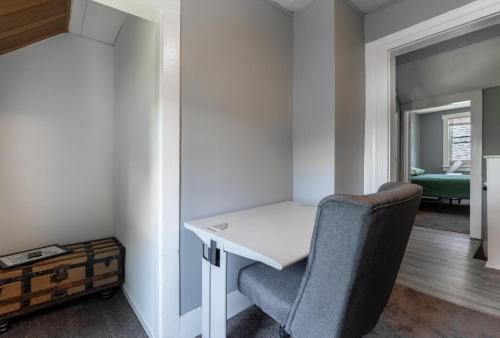 Gallery image of Spacious home by The University of Akron!! Dogs Welcome! in Akron