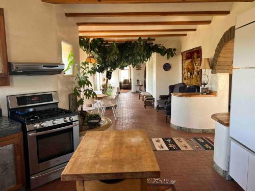 Dapur atau dapur kecil di Two Gorges Ranch - Rio Grande Canyon Gorge Taos