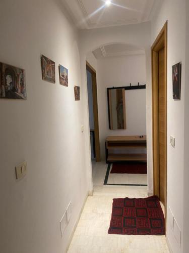 Postel nebo postele na pokoji v ubytování appartement chic et privé avec balcon proche de l'aéroport et du centre ville de Tunis