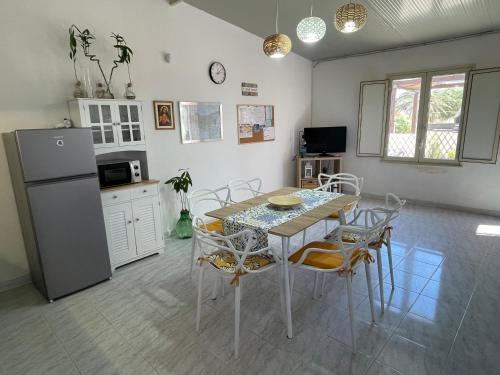 Η κουζίνα ή μικρή κουζίνα στο Ecuba house