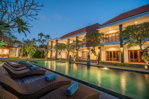 Bazén v ubytování Kusuma Coliving & Villas nebo v jeho okolí