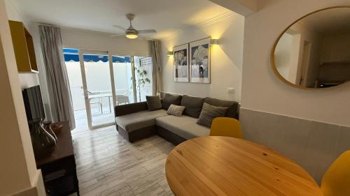Posezení v ubytování House in San Agustín with Pool By Canarias prime homes