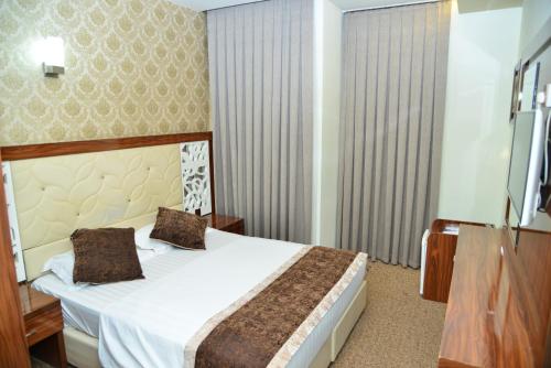 Katil atau katil-katil dalam bilik di Dynasty Hotel