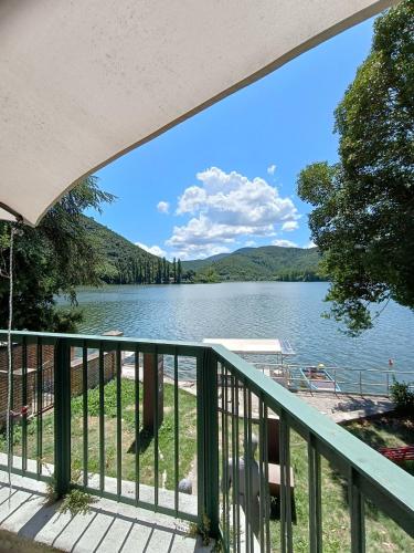a view of a lake from a balcony at A casa di Irene in Le Marmore
