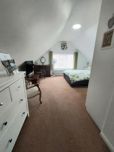 a bedroom with a bed and a dresser and a window at Capella - Peaceful, comfortable, rooms - Private Shower - Free Parking - corporate, professional, contractor, trades, crew, holiday, Village Stay in Bray