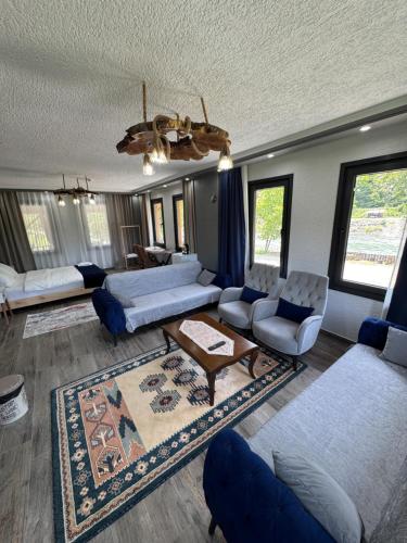 a large living room with couches and a rug at Pallas Otel in Ardeşen