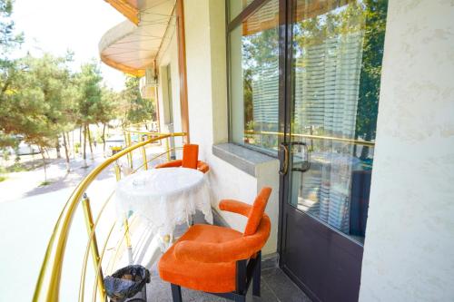 Χώρος καθιστικού στο Luxe Hotel