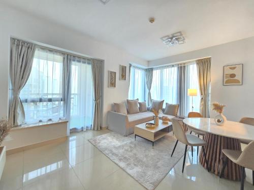 Versatile 1BR with Burj Khalifa View