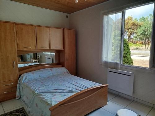 a bedroom with a bed and a window at Maison de vacances à Lesperon in Lesperon