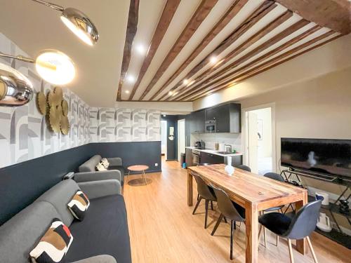 02 - Pretty 4BDR Flat in Paris