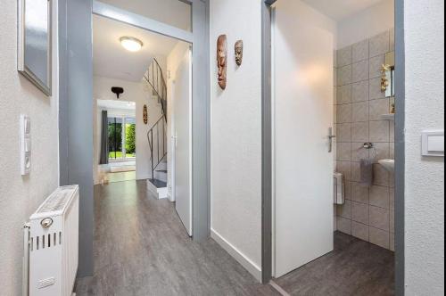 a hallway with a bathroom with a shower and a toilet at Ferienhaus-Heide in Bad Fallingbostel