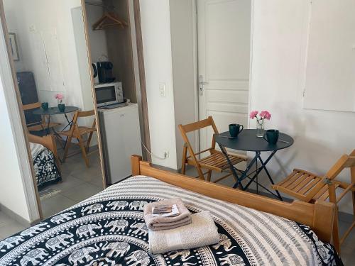 Η κουζίνα ή μικρή κουζίνα στο Studio indépendant dans maison proche Château d' Oléron