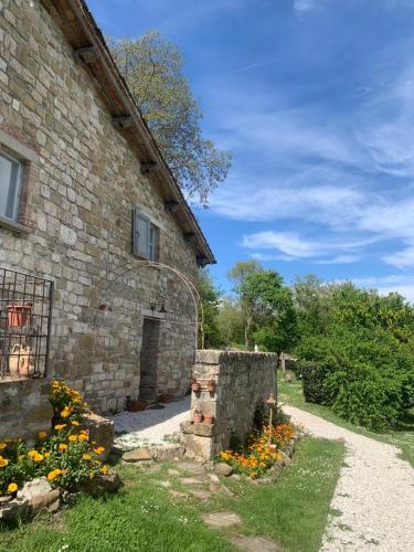 Κήπος έξω από το Agriturismo Montesalce