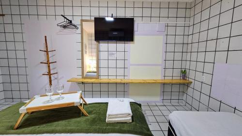 Televiisor ja/või meelelahutuskeskus majutusasutuses Tiny House - Centro d convenções700m, AC, Wifi, Garagem