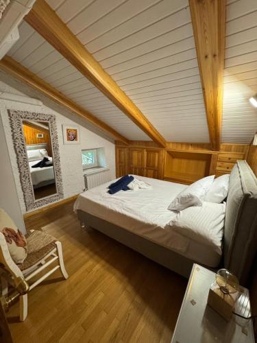 a bedroom with a large bed in a room at Villa Donati in Piegaro