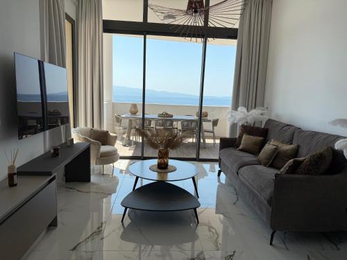 Ein Sitzbereich in der Unterkunft Prestigious 3 bedroom waterfront in Ajaccio