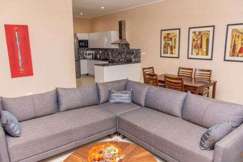 O zonă de relaxare la Home to Home Apartment