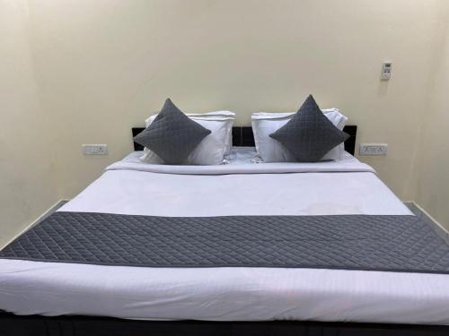 Ένα ή περισσότερα κρεβάτια σε δωμάτιο στο Vibe In Villa 3BHK