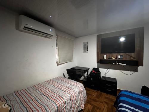 a bedroom with a bed and a flat screen tv at Apartamento Playa Serena in San Antero