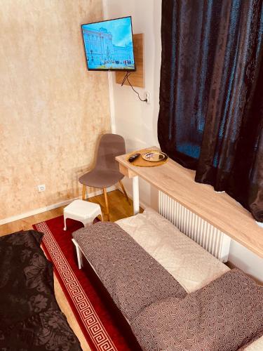 a room with a bed and a desk and a television at Gavriel Boutique Residence Wellness Spa in Szada