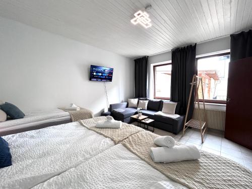Ένα ή περισσότερα κρεβάτια σε δωμάτιο στο Goltan Apartment - Küche - WLAN - Parkplatz