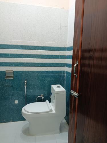 a bathroom with a white toilet in a room at Geetanjali Palace Hotel & Restaurant in Rudraprayāg