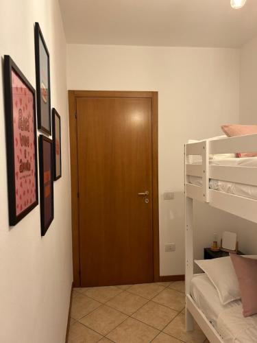 a bedroom with a bunk bed and a door at La Casetta di Tommi in Sandra